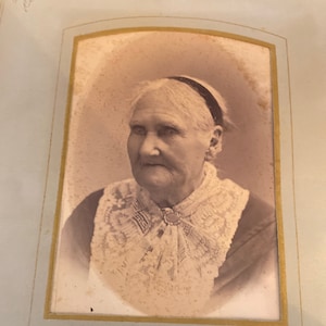 Antique Cabinet Card Photo Album W/ 16 Cabinet Photos Burgendy Velvet