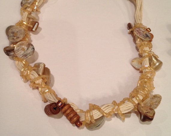 SJC10247 - Shell, buttons, beads and multi-threads off-white necklace