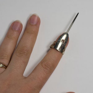 Trolley Needle, Laying Tool, Thread Controller, Cable Needle, Yarn Helper, wear on your finger