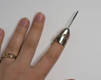 Trolley Needle, Laying Tool, Thread Controller, Cable Needle, Yarn Helper, wear on your finger