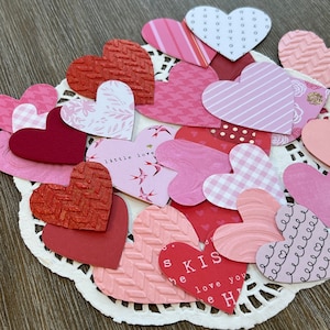 50 COEURS assortis, 3 tailles, découpes, papier cartonné, papier à motifs *Parfait pour les étiquettes, les spots de journalisation, les journaux indésirables et plus encore