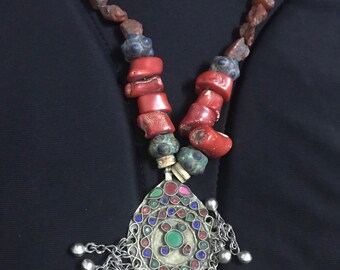 Hecho a mano gran amazigh tribal berber Marruecos collar anti Atlas montañas colgante antiguo coral ágata vieja cuenta más rara