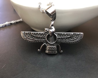 Farvahar Ahura Mazda Zoroastrian Faravahar Achaemenian Hanger Ketting Mannen Womens Human Wing sieraden 33*50 mm - België