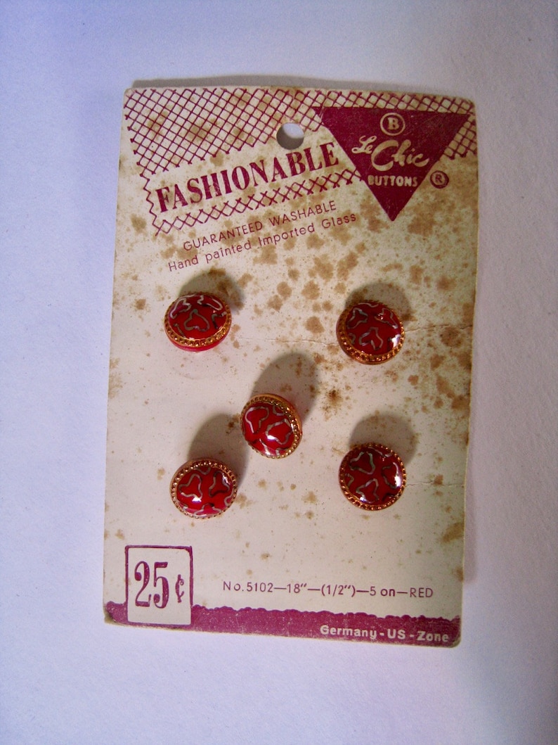 Size 18 5 buttons on card 12 inch vintage button set 1940s German glass buttons LeChic red glass with handpainted gold squiggles