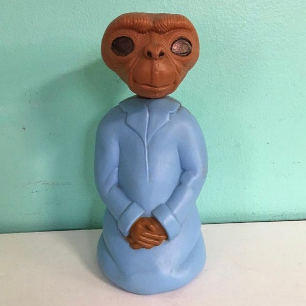 E.T. Bank. Plastic, head comes off to get your money back. Wear, but still quite friendly! Extra Terrestrial alien toy bank plastic 11.5 in