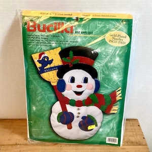 Vintage 1999 Bucilla Snowman Door Hanger Kit (15x19.5 inches)