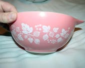 1 Four Quart Pyrex Pink White Gooseberry 4 Quart Cinderella Bowl