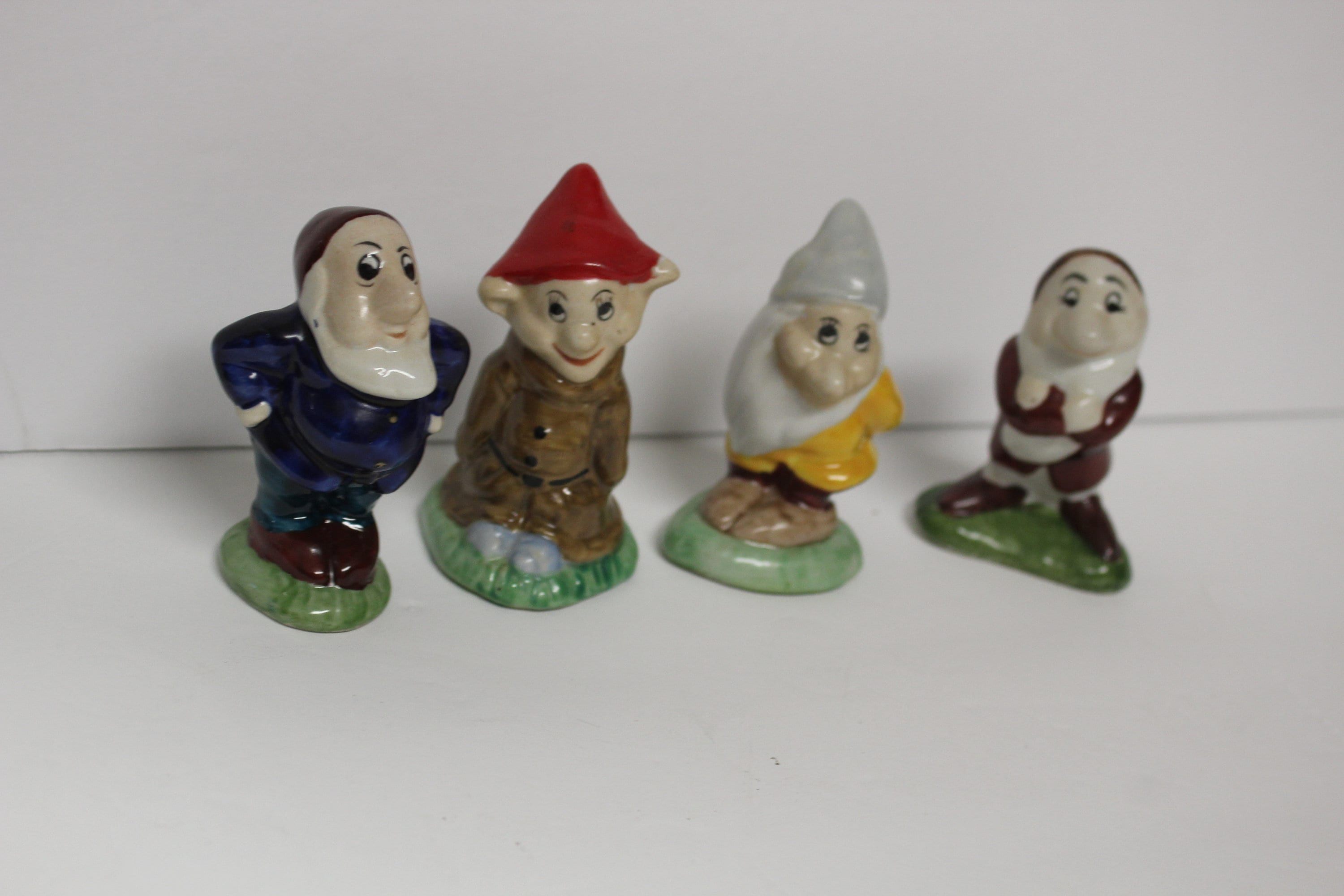 ディズニー 古いプライズ 4点セット Vintage Disney Unmarked Japan Seven Dwarfs Figurines 4 Pieces Lot