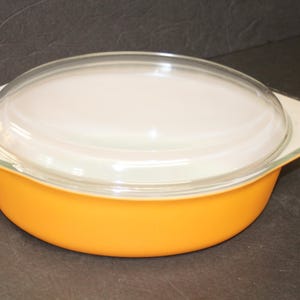 Pyrex Tangerine Casserole Dish / 2.5 Quart Dish / Vintage Pyrex / Vintage Kitchenware