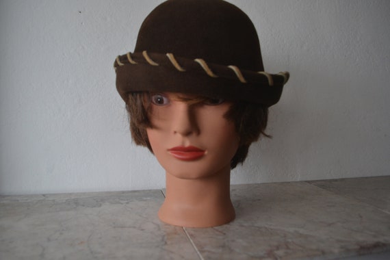 Women's Brown Felt Tyrolean Style Hat/ Vintage Bo… - image 1