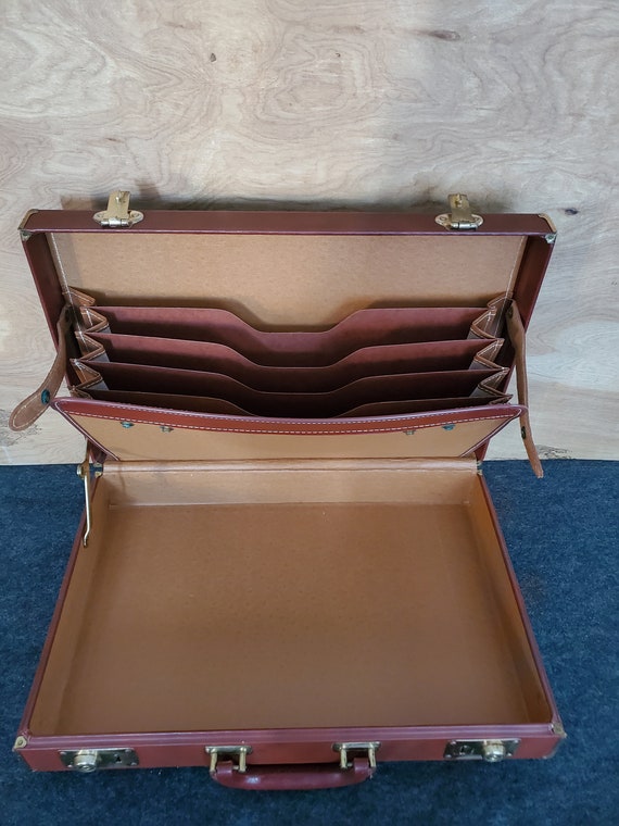 Vintage Hard Sided Leather Briefcase/ Locking Attache… Gem