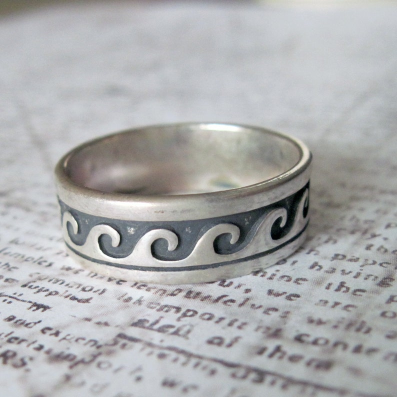 Cresting Waves Design Engraved Sterling Silver Vintage Band Ring Size 7