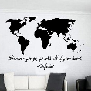 Weltkarte mit Wherever you go, go with all of your heart - Wandtattoo - Konfuzius Zitat Aufkleber - Wandkunst - Geschenkidee - Weltkarte Aufkleber