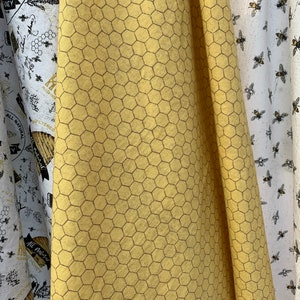 Bees Life Wabe in Pergament oder Honig Farben von Tara Reed für Riley Blake Fabrics 100 Prozent Baumwollstoff verkauft von der Hälfte Yard Bild 3