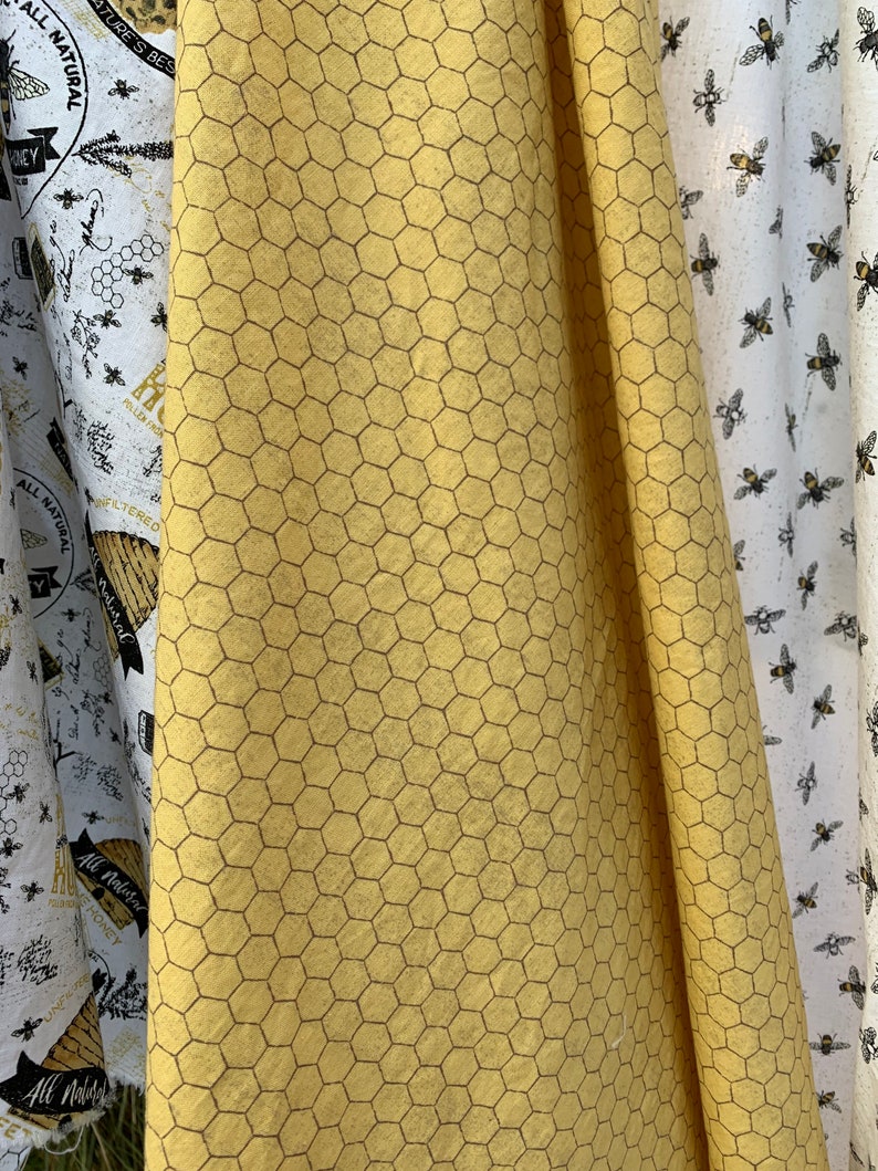 Bees Life Wabe in Pergament oder Honig Farben von Tara Reed für Riley Blake Fabrics 100 Prozent Baumwollstoff verkauft von der Hälfte Yard Bild 3