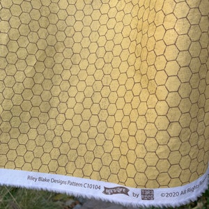 Bees Life Wabe in Pergament oder Honig Farben von Tara Reed für Riley Blake Fabrics 100 Prozent Baumwollstoff verkauft von der Hälfte Yard Bild 9