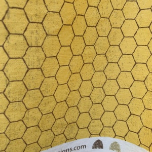 Bees Life Wabe in Pergament oder Honig Farben von Tara Reed für Riley Blake Fabrics 100 Prozent Baumwollstoff verkauft von der Hälfte Yard Bild 2