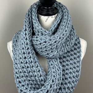Crochet scarf, oversized Infinity chunky crochet scarf