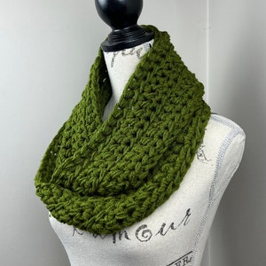 Olive green chunky crochet infinity scarf image 3