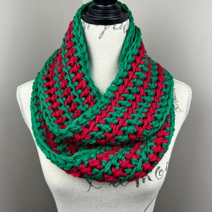 Crochet scarf, red green striped infinity scarf, Christmas scarf, holiday scarf