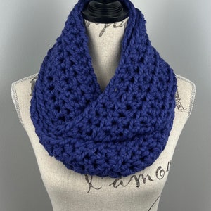 Crochet infinity scarf, chunky blue crochet scarf