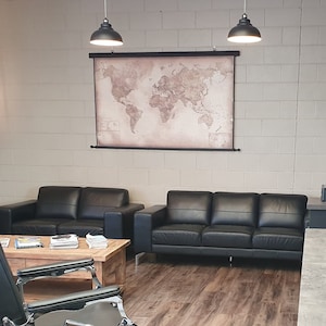 Decoración de pared de lujo 2025, Mapa del mundo actual, 74'' x 48'', 190 x 120 cm, Elegantes bordes de satén negro, Pergaminos antiguos, Regalo de 50 cumpleaños