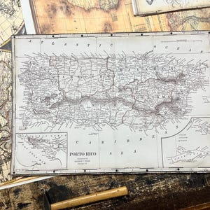 プエルトリコを示すビンテージスタイルの吊り下げ地図。
