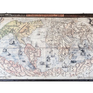 Bella grande mappa del mondo in formato 71''x41'', Decorazione murale per la casa Qui ci sono mostri, Vecchie navi degli esploratori