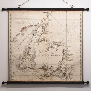 Alte Karte von Neufundland, James Kochen 1775, 93 x 101 cm, 36 '' x 40 '', Pull-down-Stil, antike hölzerne Endknöpfe, Satinkanten