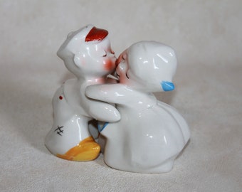 Van Tellingen Hugging Salt and Pepper Shakers - Dutch Boy & Girl Novelty Shakers