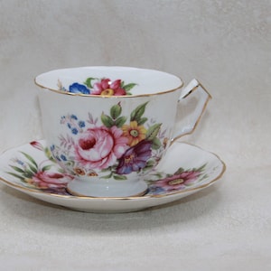 Tasse à thé et soucoupe en porcelaine tendre Aynsley