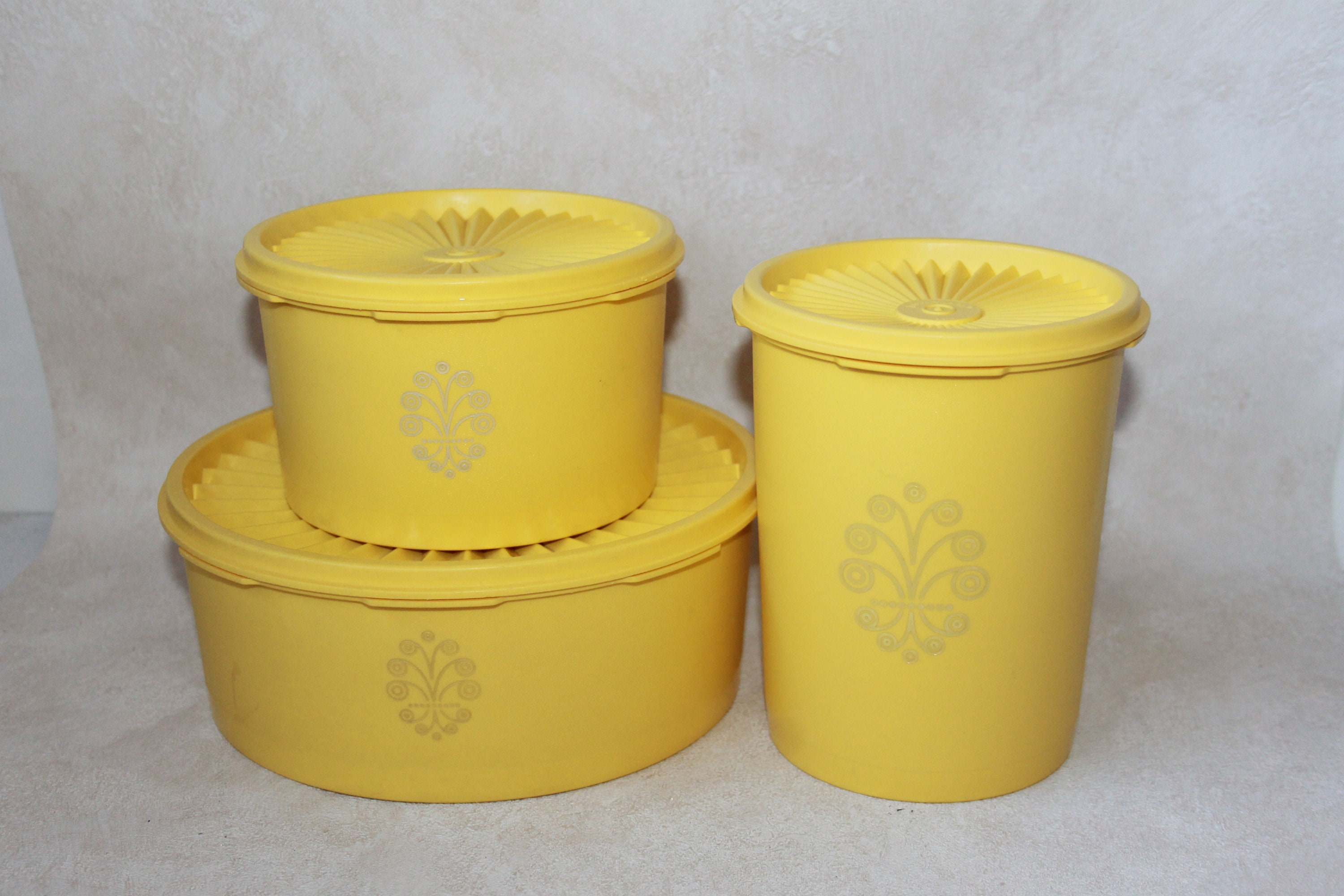 Vintage Tupperware Servalier Canister Set Nesting w Lids Harvest Gold  Starburst
