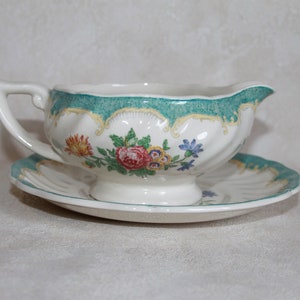 Royal Doulton Gravy Boat with Saucer / Underplate - Kingswood Green