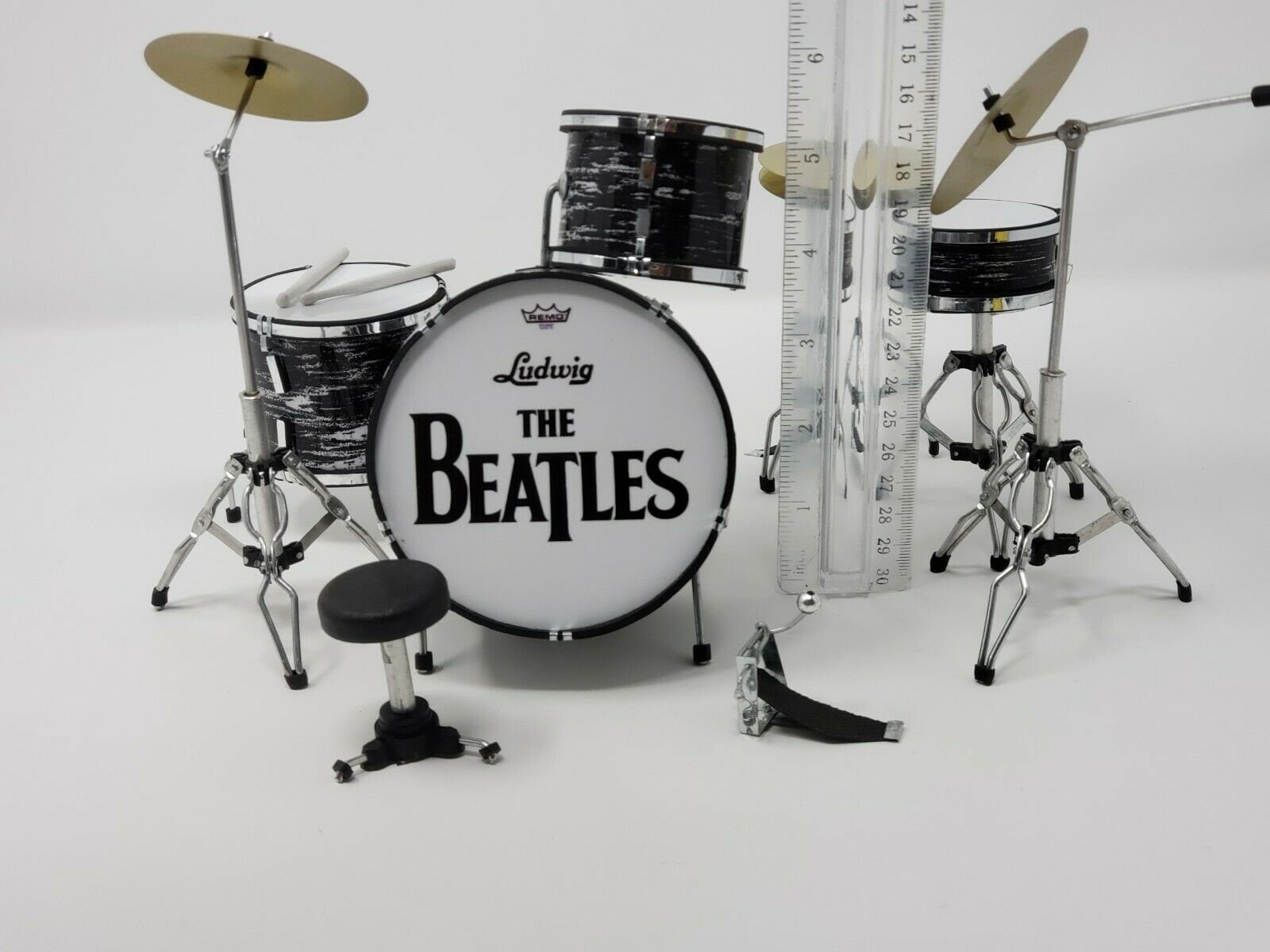 ビートルズ  TheBeatles  ミニチュア　ドラムセット ビートルズ TheBeatles ミニチュア ドラムセット｜Yahoo!フリマ