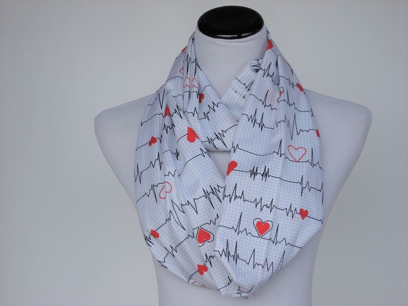 SCARF CLUTCH A HEART THAT FLUTTERS