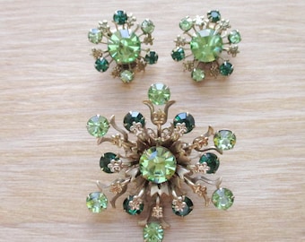 Vintage Green Rhinestone Brooch Clip On Earrings Set Gold Tone Unsigned Designer