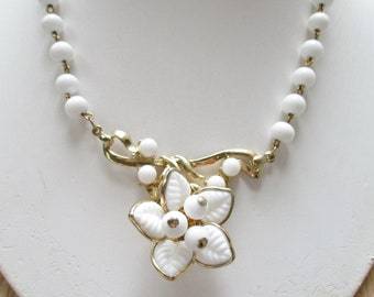 Vintage CORO Poured White Glass Flower Adjustable Choker Necklace