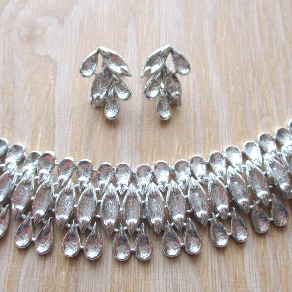 Vintage Silver Tone Wide Bracelet Clip On Earrings Jewelry Set Unsigned LISNER or CORO