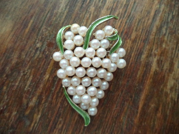 Vintage Pearl Enamel Leaf Brooch Unsigned CORO or… - image 8