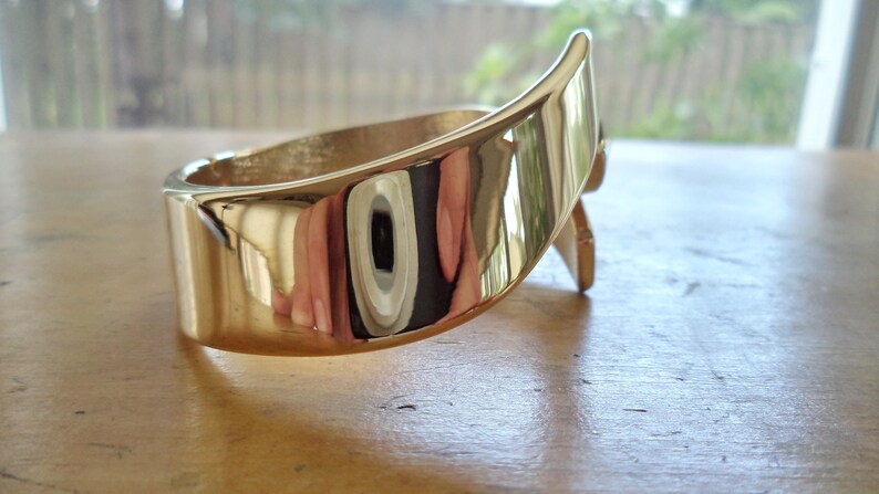 Vintage 80s Bold Gold Tone Crystal Rhinestone Hinged Bangle Bracelet Unsigned Glamour Glitz