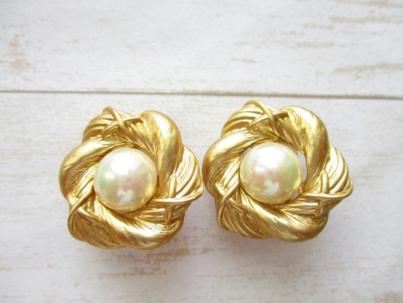 Vintage Faux Pearl Clip On Earrings Gold Tone Uns… - image 8