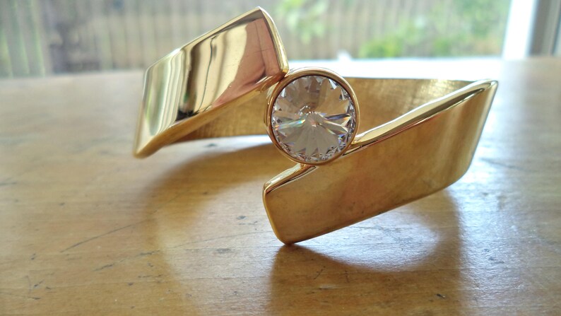 Vintage 80s Bold Gold Tone Crystal Rhinestone Hinged Bangle Bracelet Unsigned Glamour Glitz
