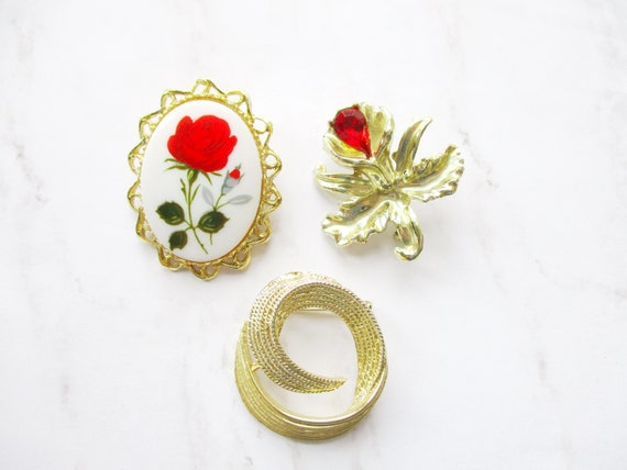 LOT Vintage Brooches Red Painted Milk Glass Cameo… - image 10