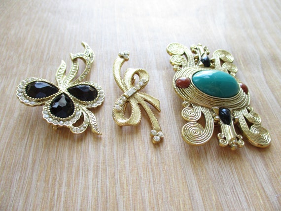 Vintage 1928 Co. Art Deco Style Brooches Gold Ton… - image 6