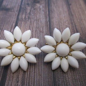 Vintage Crown Trifari White Lucite Daisy Earrings, 1960s Gold Tone Floral Clip Ons