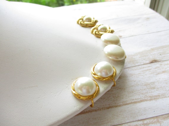 Vintage Faux Pearl Clip On Earrings Gold Tone Uns… - image 3