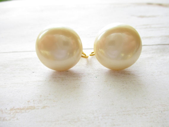 Vintage Faux Pearl Clip On Earrings Gold Tone Uns… - image 7