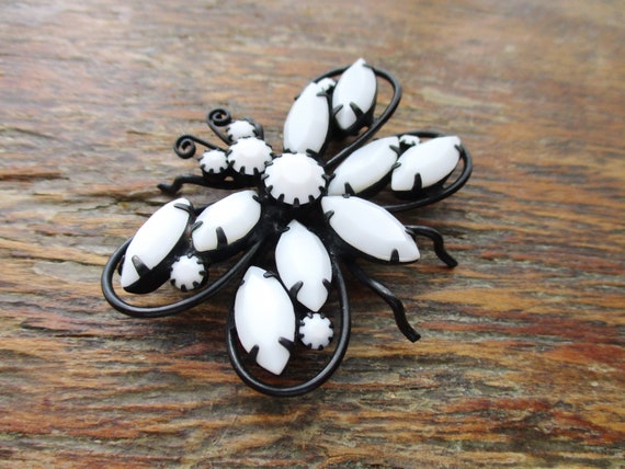 Vintage Butterfly Brooch White Milk Glass Rhinest… - image 9