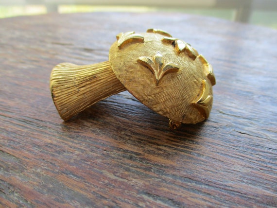 Vintage Large Gold Mushroom Brooch Signed Roger V… - image 3