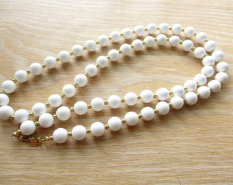 Vintage Signed MONET White Lucite Gold Tone Bead Necklace Hang Tag 29